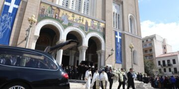 Η ταφή της Μαρινέλλας έγινε σε στενό οικογενειακό κύκλο (φωτ.: EUROKINISSI)