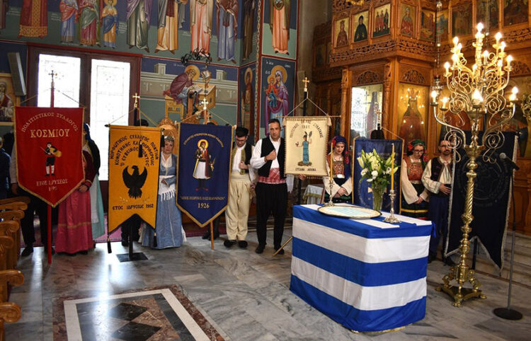 Εκπρόσωποι συλλόγων στο μνημόσυνο για τα θύματα της Γενοκτονίας των Θρακών, από Βούλγαρους και Νεότουρκους. Κυριακή 22 Μαρτίου 2026 (φωτ.: Flickr / ΙΜ Μαρωνείας)