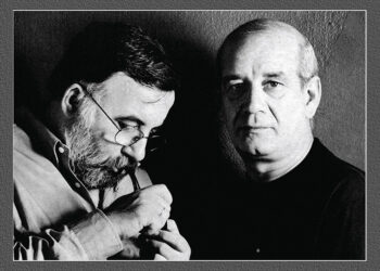 O Θάνος Μικρούτσικος και ο Δημήτρης Μητροπάνος στο εξώφυλλο του δίσκου «Στου αιώνα την παράγκα» (φωτ.: Minos-EMI)