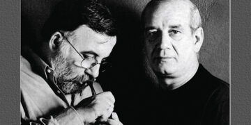 O Θάνος Μικρούτσικος και ο Δημήτρης Μητροπάνος στο εξώφυλλο του δίσκου «Στου αιώνα την παράγκα» (φωτ.: Minos-EMI)