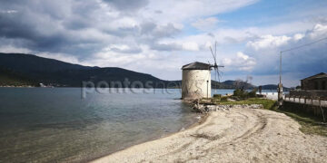 Ο ανεμόμυλος στο Πέραμα της Γέρας, στη Λέσβο (φωτ.: pontosnews.gr)