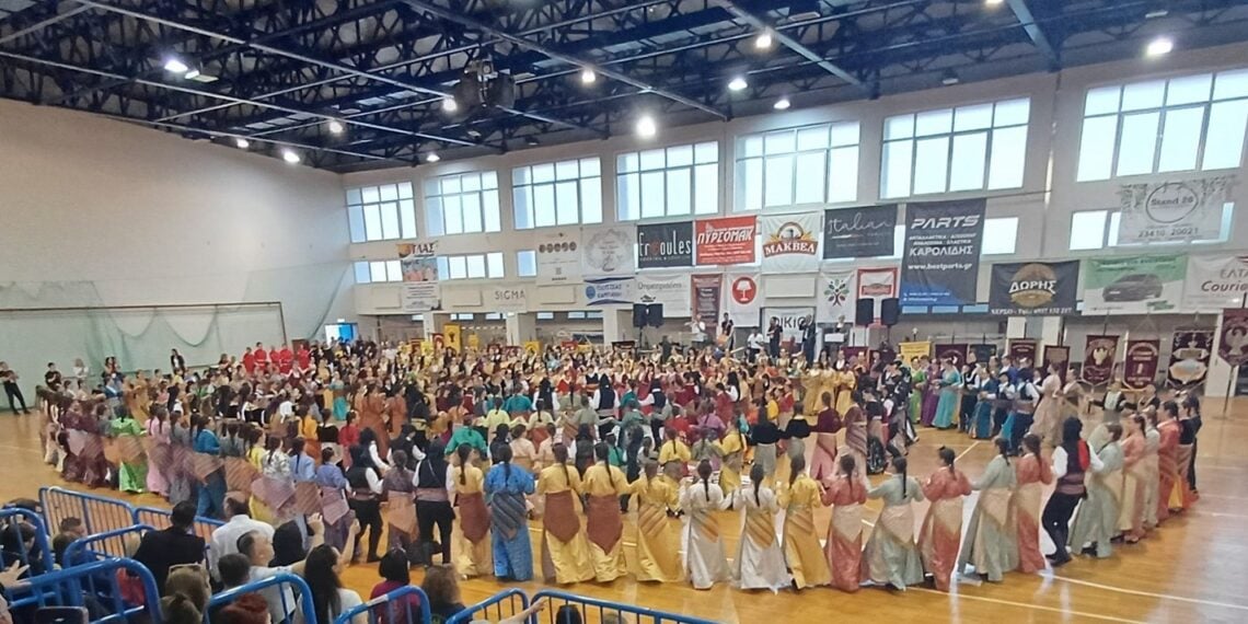 Στιγμιότυπο από παλαιότερο Φεστιβάλ Ποντιακών Χορών Παιδιών & Εφήβων (φωτ.: Facebook / Ένωση Ποντίων Πιερίας)
