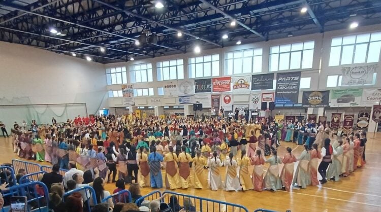 Στιγμιότυπο από παλαιότερο Φεστιβάλ Ποντιακών Χορών Παιδιών & Εφήβων (φωτ.: Facebook / Ένωση Ποντίων Πιερίας)