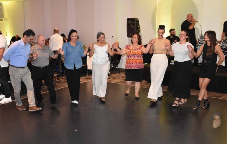 Τα μέλη της «Παναγίας Σουμελά» δεν άφησαν στιγμή άδεια την πίστα του χορού (φωτ.: facebook/Syndesmos Connecting People and Their Stories)