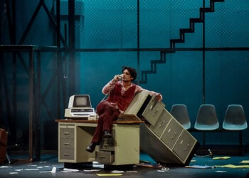 Ο Πάνος Βλάχος πρωταγωνιστής στη θεατρική παράσταση «Ο τυχαίος Θάνατος ενός αναρχικού», σε σκηνοθεσία Γιάννη Κακλέα. Τετάρτη 1 Δεκεμβρίου 2021 (φωτ.: PanoramaPress / Ηλία Κουτουλογέννης)