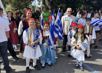 Παιδιά της ομογένειας που συμμετείχαν στην παρέλαση που έγινε στη Μελβούρνη για την 205η επέτειο από την Ελληνική Επανάσταση. Κυριακή 22 Μαρτίου 2026 (φωτ.: SBS Greek)