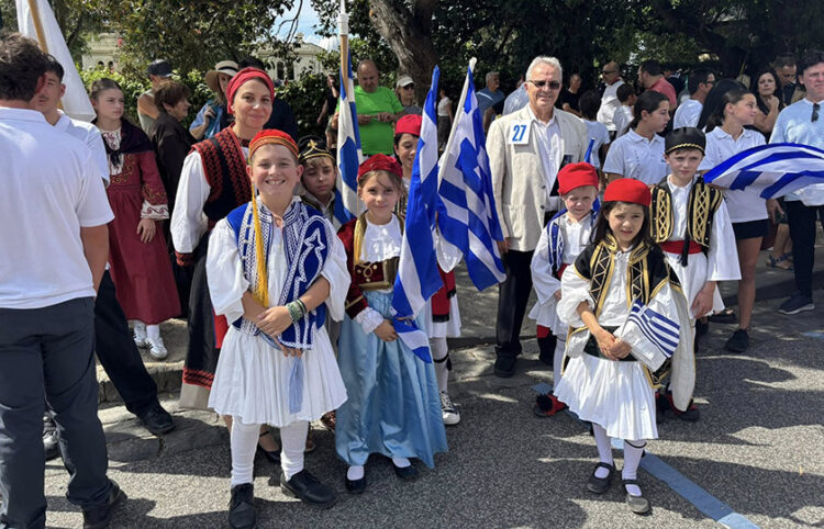 Παιδιά της ομογένειας που συμμετείχαν στην παρέλαση που έγινε στη Μελβούρνη για την 205η επέτειο από την Ελληνική Επανάσταση. Κυριακή 22 Μαρτίου 2026 (φωτ.: SBS Greek)