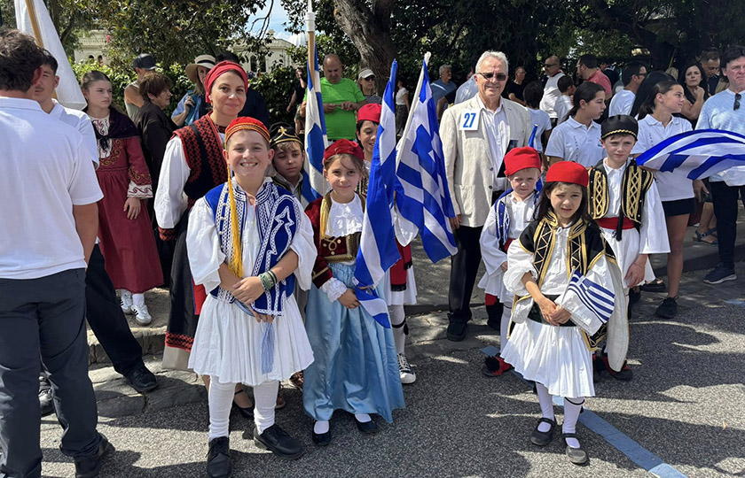 Παιδιά της ομογένειας που συμμετείχαν στην παρέλαση που έγινε στη Μελβούρνη για την 205η επέτειο από την Ελληνική Επανάσταση. Κυριακή 22 Μαρτίου 2026 (φωτ.: SBS Greek)