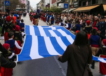 Στιγμιότυπο από την παρέλαση της 25ης Μαρτίου στη Λάρισα (φωτ.: EUROKINISSI/Λεωνίδας Τζέκας)