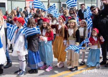Μικροί ομογενείς στην περσινή παρέλαση (φωτ.: Greektown Chicago)