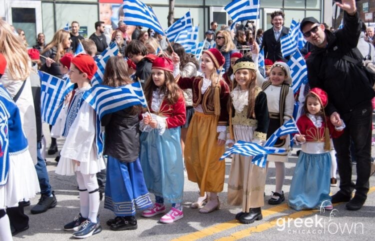 Μικροί ομογενείς στην περσινή παρέλαση (φωτ.: Greektown Chicago)