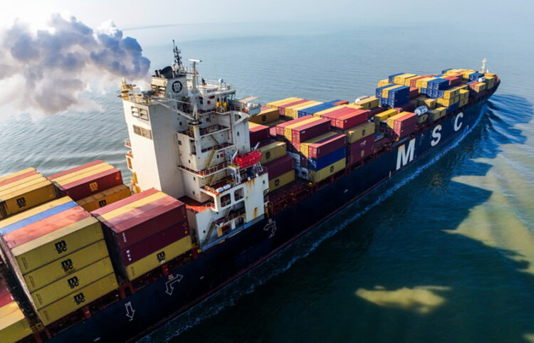 Το πλοίο MSC Ela με σημαία Παναμά αποχωρεί από το λιμάνι της Αμβέρσας
(φωτ.: EPA / Οlivier Ηoslet)