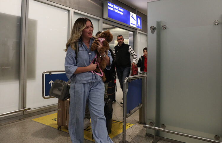 Από την άφιξη Ελλήνων πολιτών με τα κατοικίδιά τους από τη Μέση Ανατολή (φωτ.: EUROKINISSI / Δανάη Δαυλοπούλου)