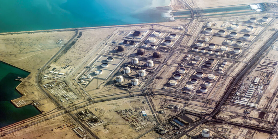 Οι εγκαταστάσεις υγροποιημένου φυσικού αερίου (LNG) στη βιομηχανική πόλη Ρας Λαφάν στο Κατάρ, περίπου 80 χλμ. βορειοανατολικά της Ντόχα (φωτ.: EPA / Hannibal Hanschke)