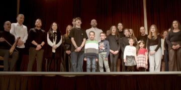 Μέλη του Συλλόγου έψαλαν τα κάλαντα στη διάρκεια της εκδήλωσης (φωτ.: facebook/Σύλλογος Ποντίων Χαϊδαρίου Αττικής «Ποντιακή Λύρα«)