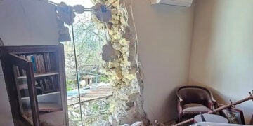 Ζημιές σε σπίτι στο χωριό Ψήνα του Δήμου Δωδώνης (φωτ.: epirusgate.gr)