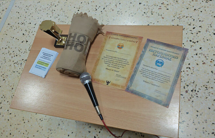 Τα πάντα... προβλέφθηκαν για την 1η Βραδιά Ανέκδοτου (φωτ.: Facebook / Σύλλογος Ποντίων Μακροχωρίου)