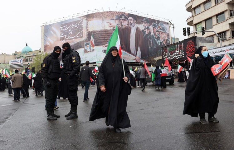 Ιρανοί διαδηλωτές  κατά τη διάρκεια συγκέντρωσης για την Ημέρα Αλ-Κουντς στην Τεχεράνη, 13 Μαρτίου 2026 (φωτ.: EPA / Abedin Taherkenareh)