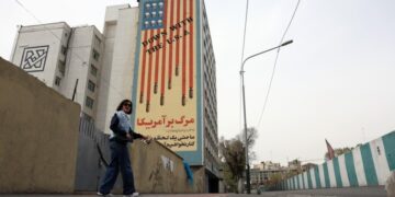 Τοιχογραφία κατά των ΗΠΑ σε κτήριο της Τεχεράνης (φωτ.: EPA/Abedin Taherkenareh)