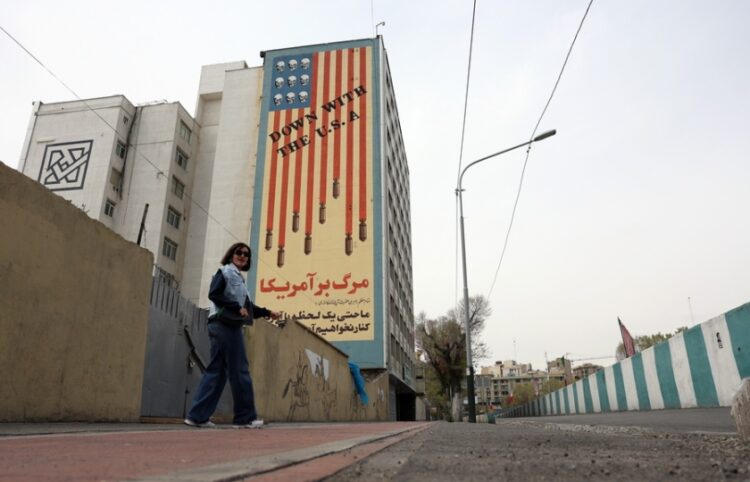 Τοιχογραφία κατά των ΗΠΑ σε κτήριο της Τεχεράνης (φωτ.: EPA/Abedin Taherkenareh)