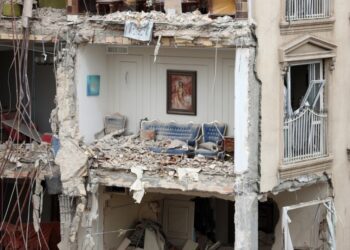 Κατεστραμμένο κτήριο στην Τεχεράνη μετά από ισραηλινό πλήγμα (φωτ.: EPA/Abedin Taherkenareh)