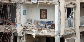 Κατεστραμμένο κτήριο στην Τεχεράνη μετά από ισραηλινό πλήγμα (φωτ.: EPA/Abedin Taherkenareh)