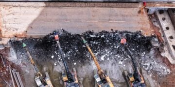 Στιγμιότυπο από την κατεδάφιση της γέφυρας του Πανοράματος, τον περασμένο Ιανουάριο λόγω των εργασιών του FlyOver (φωτ.: ΜΟΤΙΟΝΤΕΑΜ/Βασίλης Βερβερίδης)