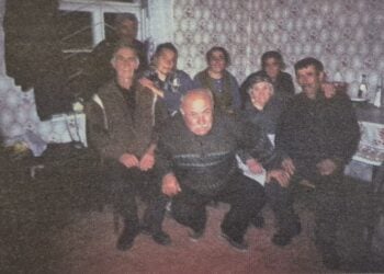 Ηλικιωμένοι ποντιακής καταγωγής κάτοικοι που έγιναν  στόχος των συμμοριών (πηγή: И. Ванидис, «Греки Грузии: уехать любой ценой», Ομόνοια, τευχ. 28, 2002)