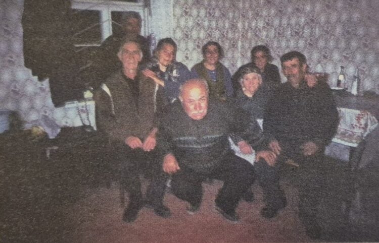 Ηλικιωμένοι ποντιακής καταγωγής κάτοικοι που έγιναν  στόχος των συμμοριών (πηγή: И. Ванидис, «Греки Грузии: уехать любой ценой», Ομόνοια, τευχ. 28, 2002)