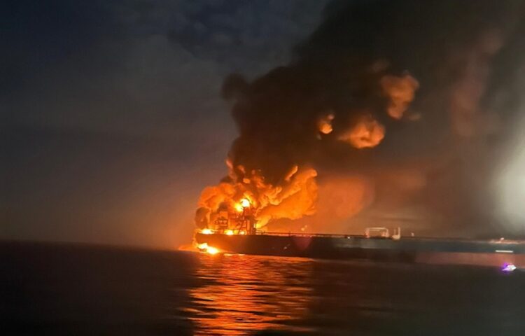 Φωτογραφία από έκρηξη σε τουρκικό δεξαμενόπλοιο στον εύξεινο Πόντο, τον περασμένο Νοέμβριο (φωτ. αρχείου: ΕΡΑ/Τουρκική Γενική Διεύθυνση Ναυτιλιακών Υποθέσεων)