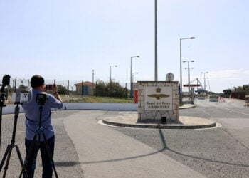 Η κύρια πύλη της RAF Ακρωτηρίου του Ηνωμένου Βασιλείου, κοντά στη Λεμεσό, Κύπρος, Παρασκευή 6 Μαρτίου 2026 (φωτ.: ΑΠΕ-ΜΠΕ / Κάτια Χριστοδούλου)