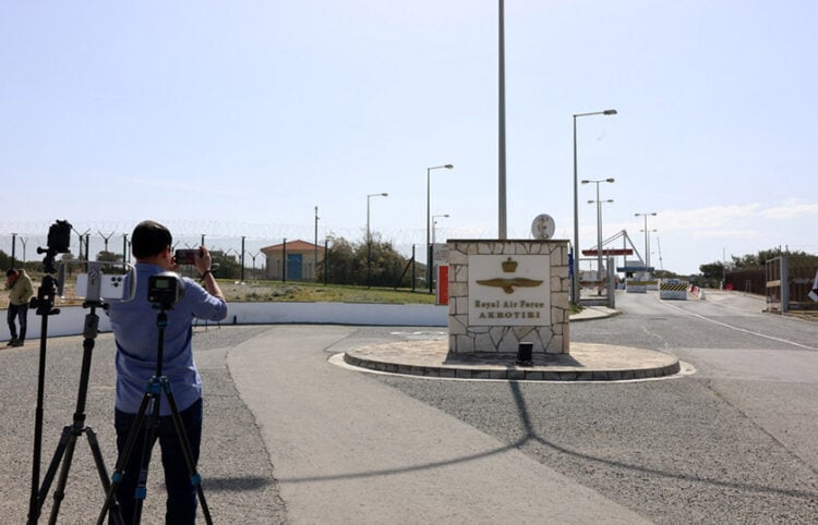 Η κύρια πύλη της RAF Ακρωτηρίου του Ηνωμένου Βασιλείου, κοντά στη Λεμεσό, Κύπρος, Παρασκευή 6 Μαρτίου 2026 (φωτ.: ΑΠΕ-ΜΠΕ / Κάτια Χριστοδούλου)