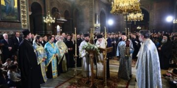 Ο αρχιεπίσκοπος Ιερώνυμος (κέντρο) στη διάρκεια της Ακολουθίας των Χαιρετισμών (φωτ.: EUROKINISSI/Ραφαήλ Γεωργιάδης)