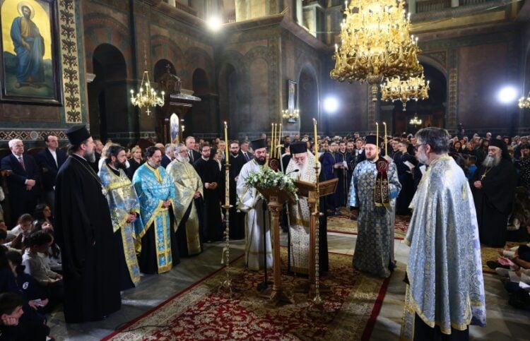 Ο αρχιεπίσκοπος Ιερώνυμος (κέντρο) στη διάρκεια της Ακολουθίας των Χαιρετισμών (φωτ.: EUROKINISSI/Ραφαήλ Γεωργιάδης)