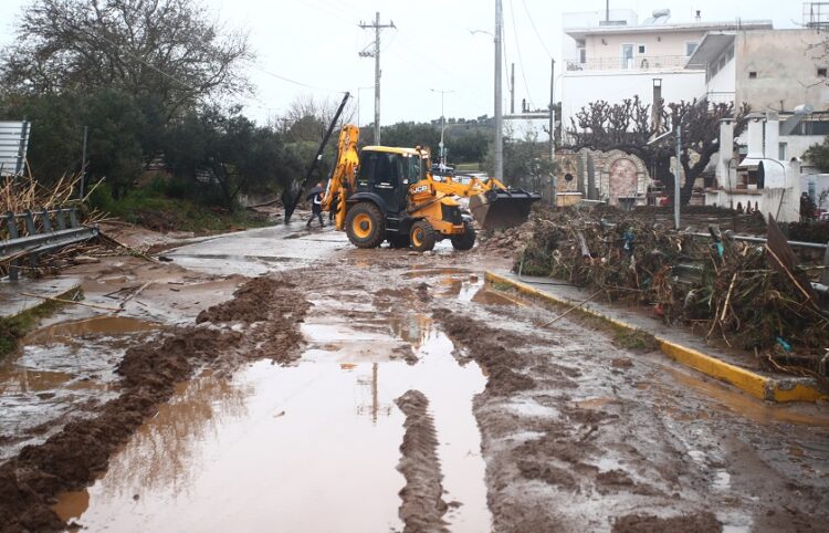 Πλημμύρες στην περιοχή της Ραφήνας από την κακοκαιρία "Erminio", Πέμπτη 2 Απριλίου 2026. (Θανάσης Δημόπουλος/EUROKINISSI)