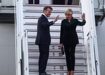 Αναχώρηση του προεδρικού ζεύγους της Γαλλίας από το αεροδρόμιο Ελευθέριος Βενιζέλος (φωτ.: Θανάσης Δημόπουλος/EUROKINISSI)