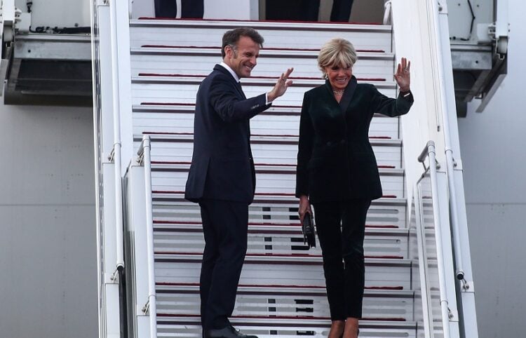 Αναχώρηση του προεδρικού ζεύγους της Γαλλίας από το αεροδρόμιο Ελευθέριος Βενιζέλος (φωτ.: Θανάσης Δημόπουλος/EUROKINISSI)