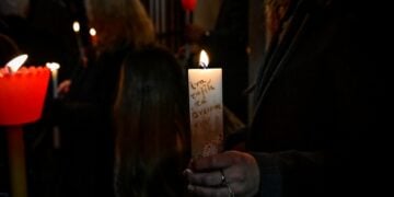 Εικόνα από την Αναστάσιμη ακολουθία στον Ιερο Ναό του Αγίου Αθανασίου στο χωριό Ελευθέρι Θεσπρωτίας (φωτ.: Μιχάλης Παπανικολάου/ EUROKINISSI)