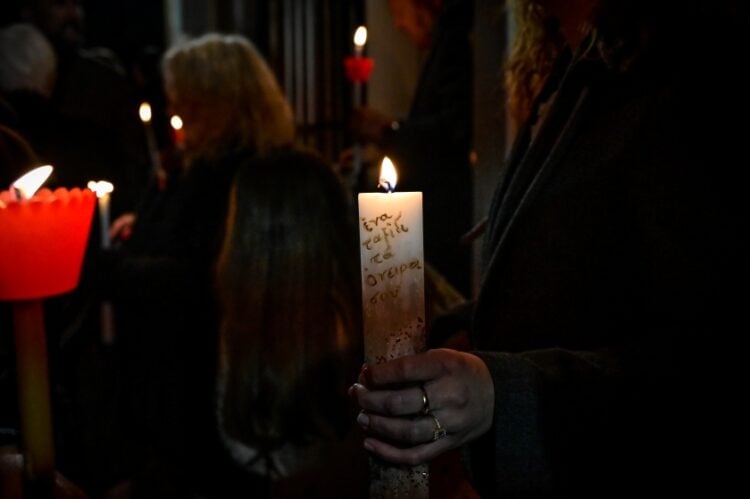 Εικόνα από την Αναστάσιμη ακολουθία στον Ιερο Ναό του Αγίου Αθανασίου στο χωριό Ελευθέρι Θεσπρωτίας (φωτ.: Μιχάλης Παπανικολάου/ EUROKINISSI)