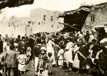 1915. Αρμένιοι πρόσφυγες στην πόλη Βαν (φωτ.: Henry Morgenthau / commons.wikimedia.org)