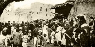 1915. Αρμένιοι πρόσφυγες στην πόλη Βαν (φωτ.: Henry Morgenthau / commons.wikimedia.org)