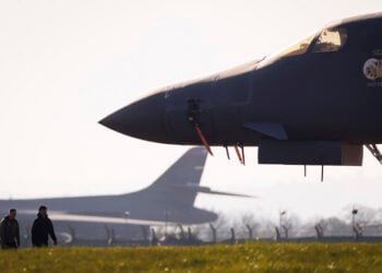 Βομβαρδιστικό B-1 Lancer της Πολεμικής Αεροπορίας των ΗΠΑ στη βάση RAF Fairford του Γκλόστερσαϊρ, στη Βρετανία, 8 Απριλίου 2026 (φωτ.: EPA / Tolga Akmen)