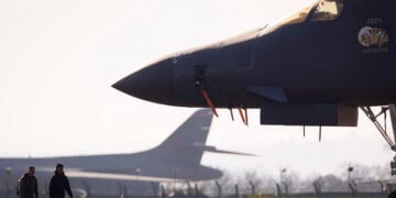 Βομβαρδιστικό B-1 Lancer της Πολεμικής Αεροπορίας των ΗΠΑ στη βάση RAF Fairford του Γκλόστερσαϊρ, στη Βρετανία, 8 Απριλίου 2026 (φωτ.: EPA / Tolga Akmen)