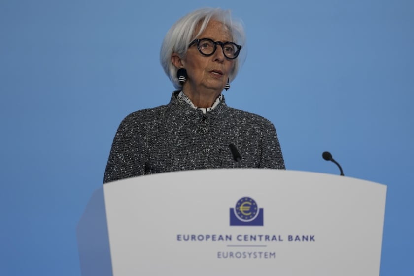 Η πρόεδρος της Ευρωπαϊκής Κεντρικής Τράπεζας (ΕΚΤ) Κριστίν Λαγκάρντ, μιλά σε συνέντευξη Τύπου μετά τη συνεδρίαση του Διοικητικού Συμβουλίου της ΕΚΤ στη Φρανκφούρτη, τον περασμένο μήνα (φωτ.:  EPA/CHRISTOPHER NEUNDORF)