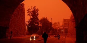 Αφρικανική σκόνη πάνω από το Ηράκλειο Κρήτης, την Τετάρτη 1 Απριλίου 2026 (φωτ.: Στέφανος Ραπάνης/EUROKINISSI)