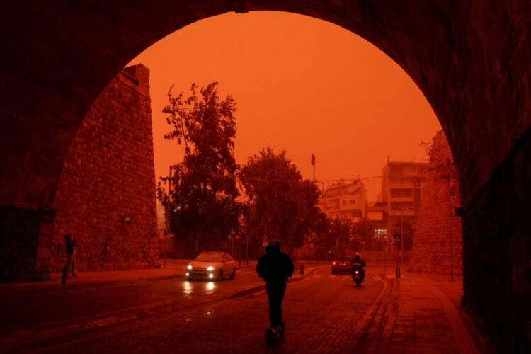 Αφρικανική σκόνη πάνω από το Ηράκλειο Κρήτης, την Τετάρτη 1 Απριλίου 2026 (φωτ.: Στέφανος Ραπάνης/EUROKINISSI)