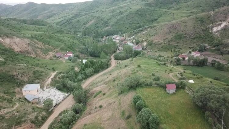 Άποψη του χωριού Δερέταμ σήμερα, στον νομό Σεβάστειας (φωτ.: facebook.com/Ihsan.Tursunn)