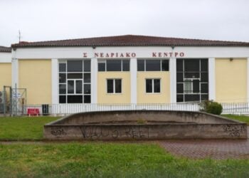 Το Συνεδριακό Κέντρο του Πανεπιστημίου Θεσσαλίας στη Λάρισα όπου διεξάγεται η δίκη για τα Τέμπη (φωτ.: Σωτήρης Δημητρόπουλος/EUROKINISSI)