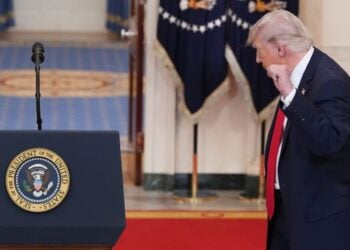 Ο Ντόναλντ Τραμπ στον Λευκό Οίκο, μετά από δηλώσεις για το Ιράν (φωτ.: EPA/ALEX BRANDON / POOL)