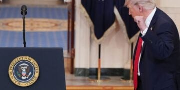 Ο Ντόναλντ Τραμπ στον Λευκό Οίκο, μετά από δηλώσεις για το Ιράν (φωτ.: EPA/ALEX BRANDON / POOL)